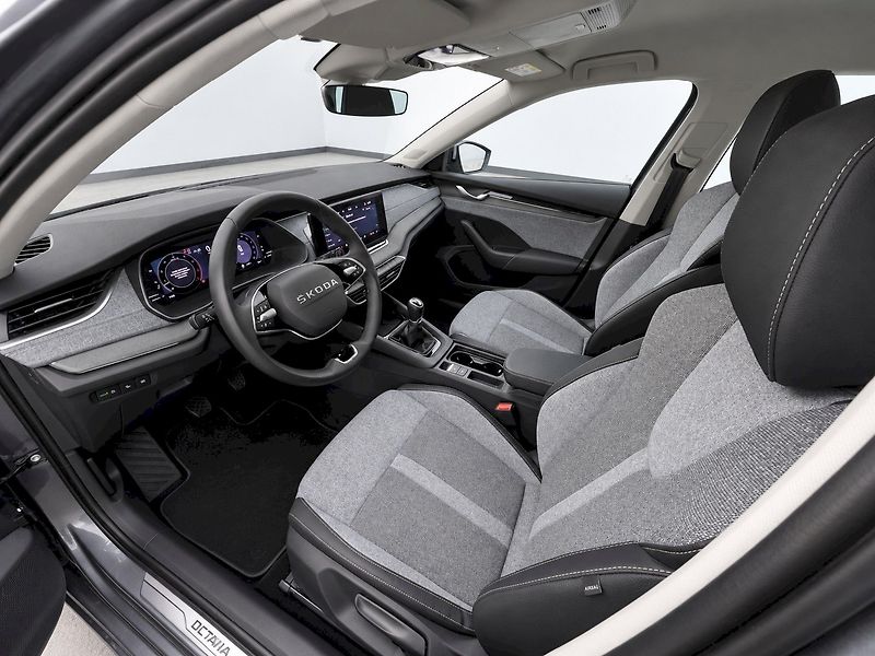 Škoda Octavia (2025) OCT.COMBI TOP SELECTION 1,5 TS - fotka 15 z 46