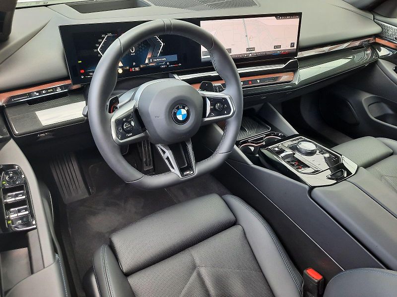 BMW Řada 5 (2025) 540d xDrive Touring M Sport - fotka 13 z 17