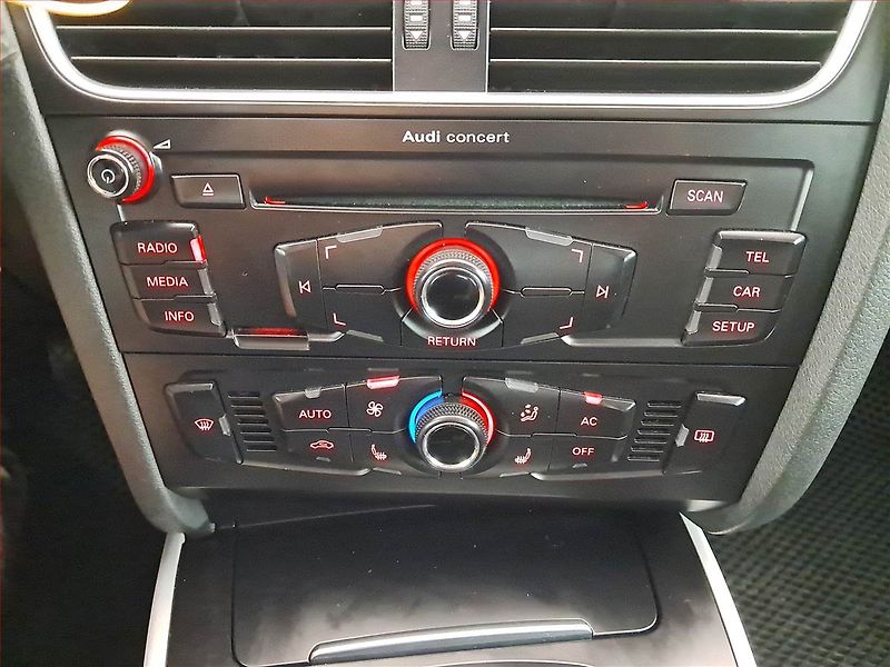 Audi A4 (2011) 2.0 TDI, 4X4, Xenony - fotka 13 z 17