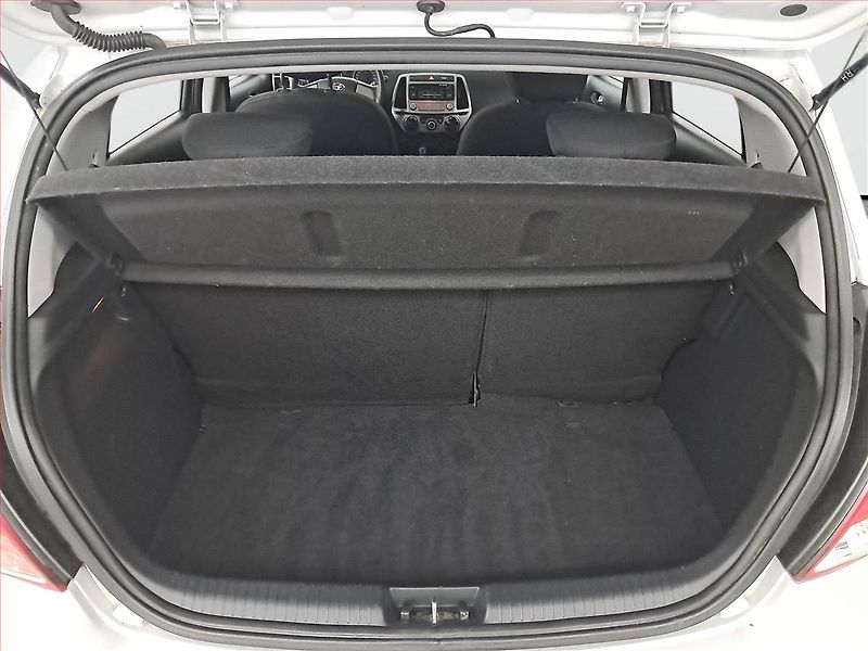 Hyundai i20 (2013) 1.2 - fotka 14 z 16