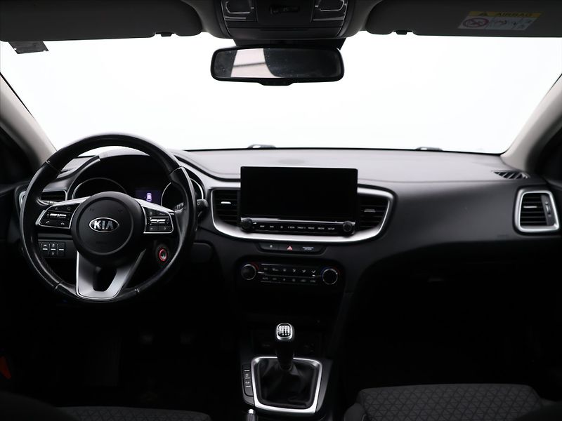 Kia Ceed 1,4 T-GDI Fresh CZ - fotka 19 z 27