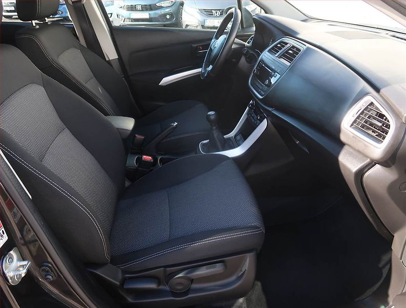 Suzuki SX4 S-Cross (2016) 1.6 VVT, 4X4, Serv.kniha - fotka 9 z 19