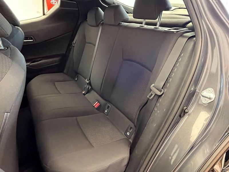 Toyota C-HR Hybrid 1.8 VVT-i E-CVT Active - fotka 21 z 21