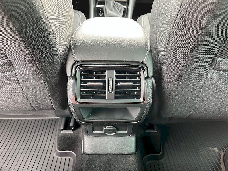 Škoda Karoq (2025) SELECTION 1.5 TSI DSG - fotka 26 z 30