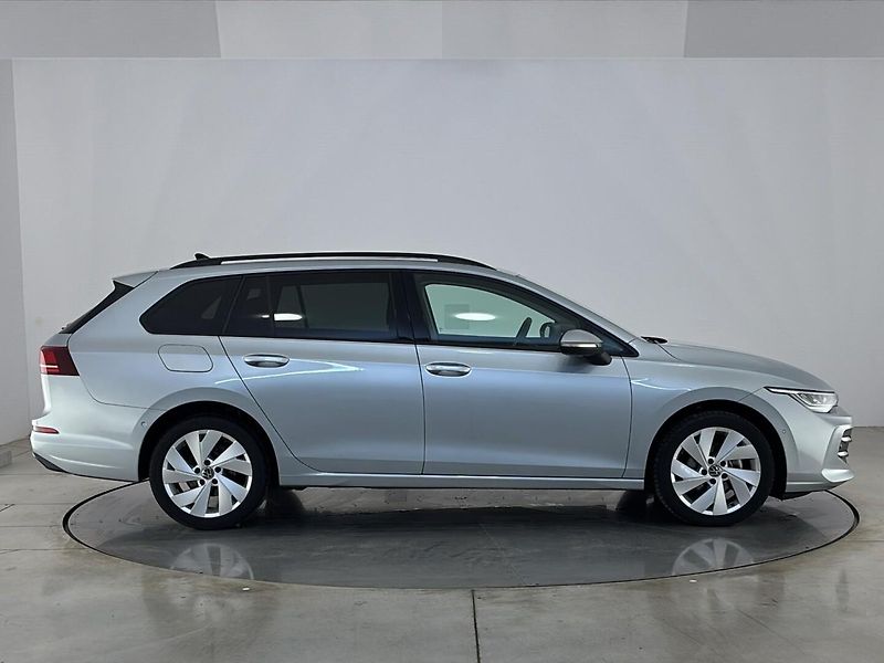 Volkswagen Golf Life DSG - fotka 16 z 29