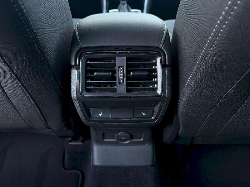Škoda Karoq (2025) 2.0 TSi 140 Kw DSG 4x4 SportLi - fotka 8 z 30