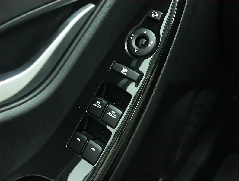Hyundai ix20 (2015) 1.6 CVVT, Navi, Tempomat - fotka 16 z 16