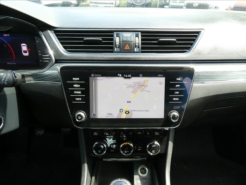 Škoda Superb 1,5 TSi 110kW STYLE+, NAVI,LED - fotka 27 z 37