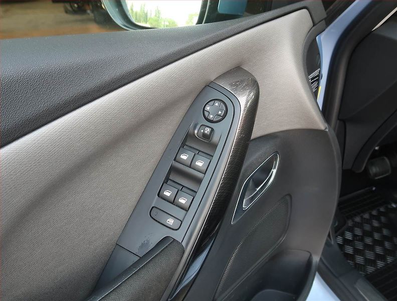 Citroën C4 Picasso (2014) 1.6 HDi, Automat, 7 míst - fotka 20 z 23