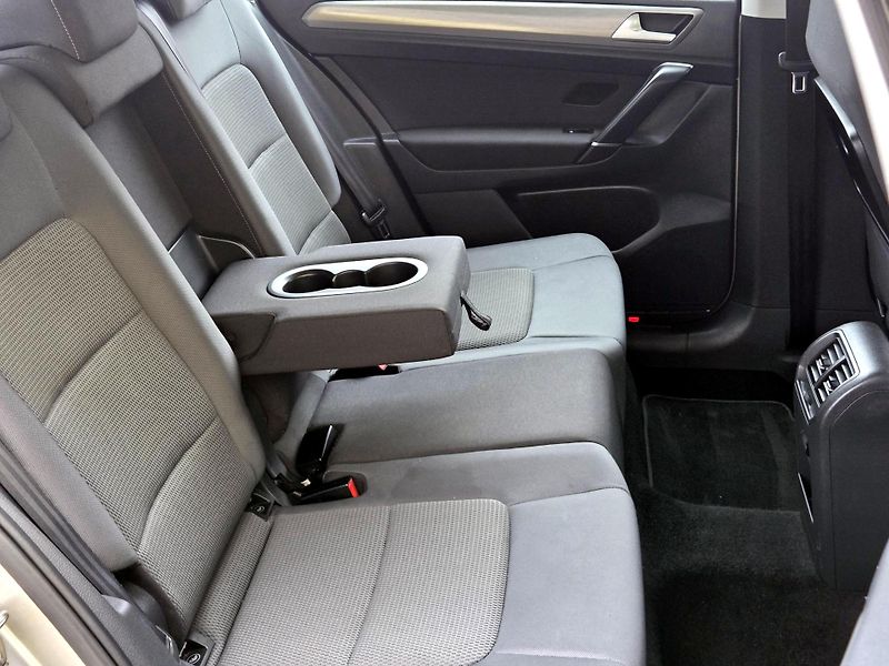 Volkswagen Golf Sportsvan TSi CEBIA,KAMERA,Bi-xenony  - fotka 18 z 43