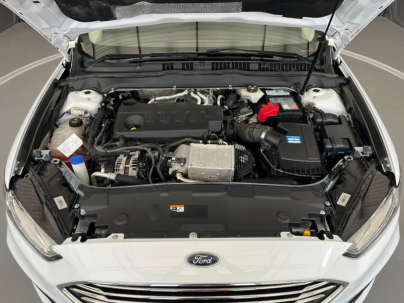 Ford Mondeo 2,0 Titanium LED Dynamic - fotka 43 z 52