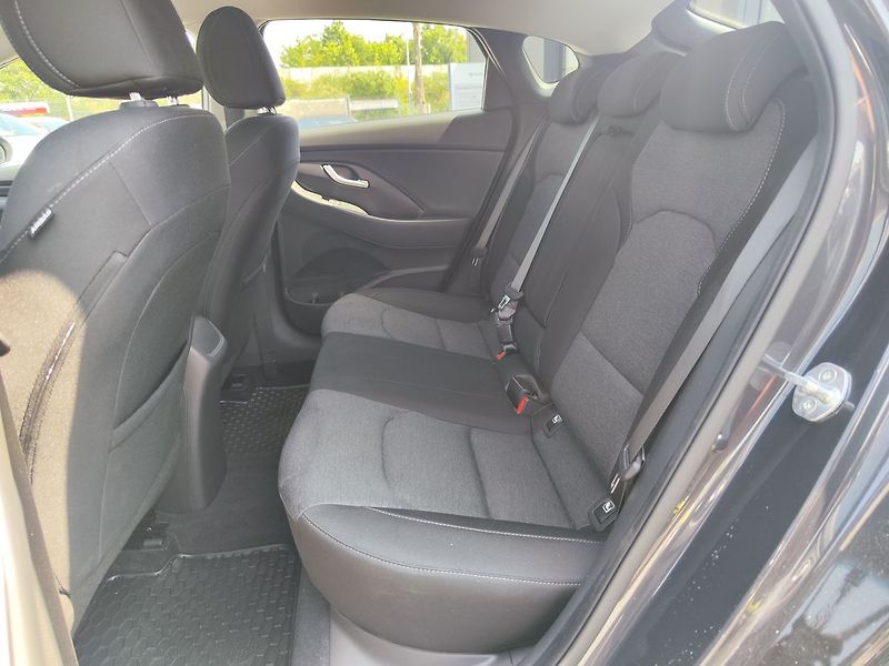 Hyundai i30 1.0 T-GDI/88kW Smart DCT - fotka 11 z 27