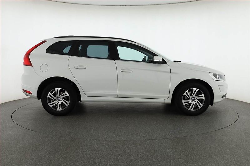 Volvo XC60 (2015) D3, Serv.kniha, Kůže, Navi - fotka 6 z 18
