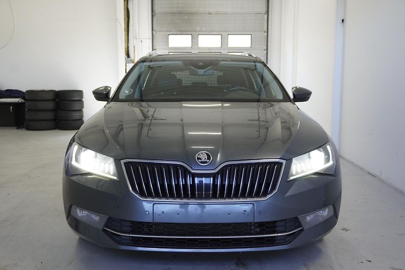 Škoda Superb 1,5 TSI SPORT LINE DSG - fotka 8 z 40
