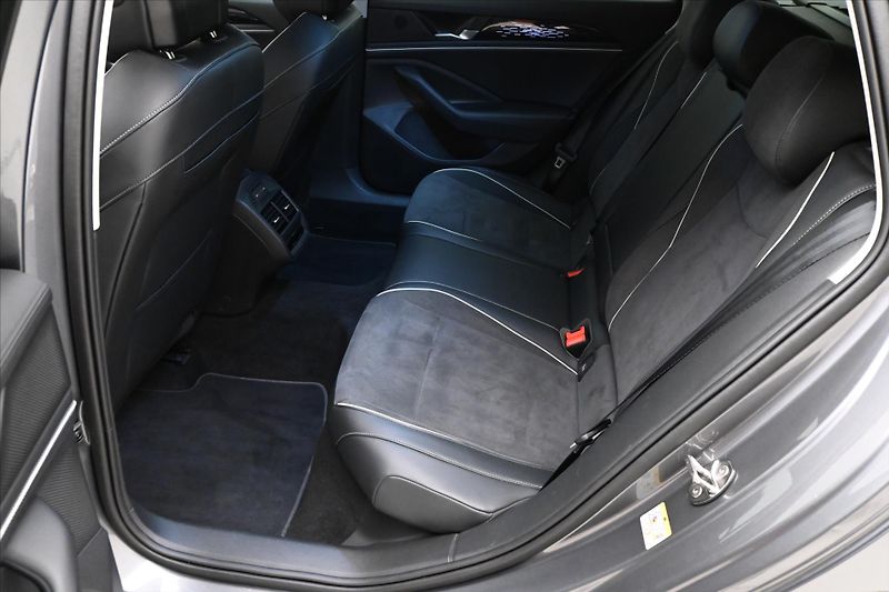 Volkswagen Passat 2,0 TDI 110 kW DSG Business Zá - fotka 14 z 33