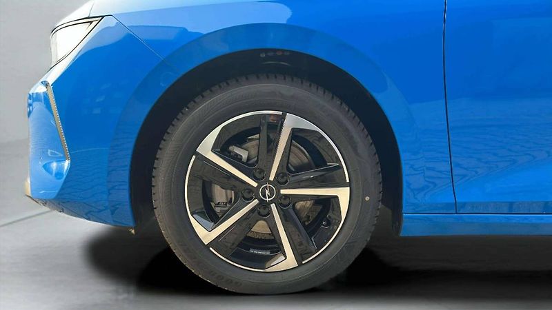 Opel Astra Edition HB 1.2 TURBO (96kW/130 - fotka 25 z 26