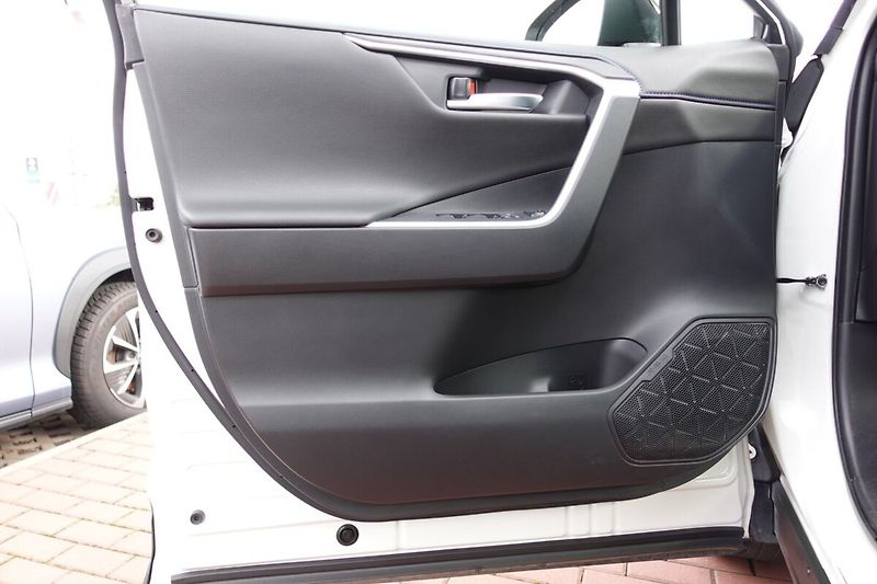 Toyota RAV4 2,5 HEV Selection 4x4 - fotka 9 z 34