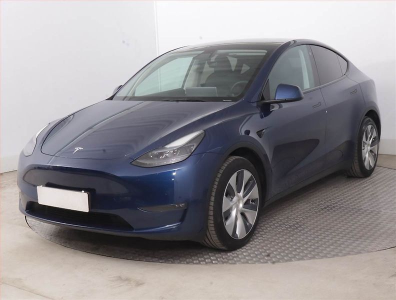 Tesla Model Y (2022) Long Range AWD 79kWh, SoH 91% - fotka 2 z 21
