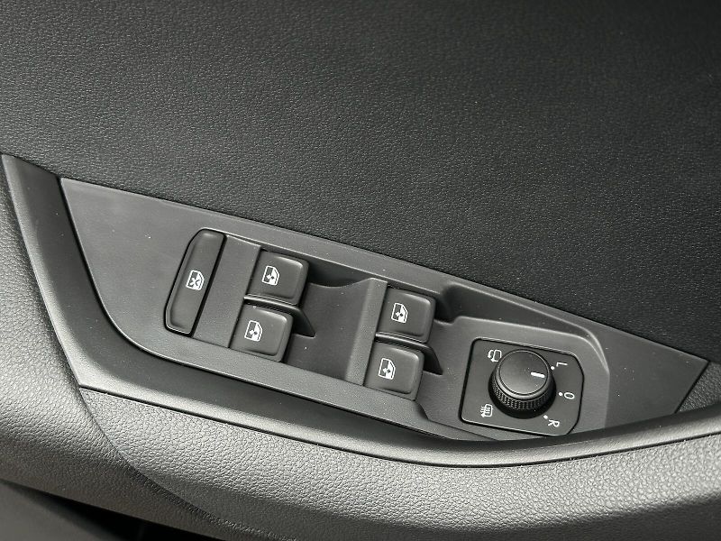 Škoda Karoq 1.5TSi DSG 150PS LED V.Cockpit - fotka 11 z 38