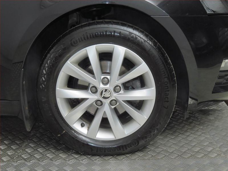 Škoda Octavia (2018) 1.6 TDI, Automat, Navi - fotka 15 z 25