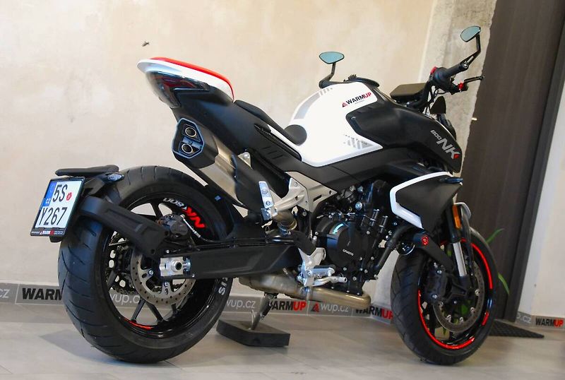 CFMOTO 800 NK (2025) 800NK Sport - krásný stav,serv - fotka 3 z 20