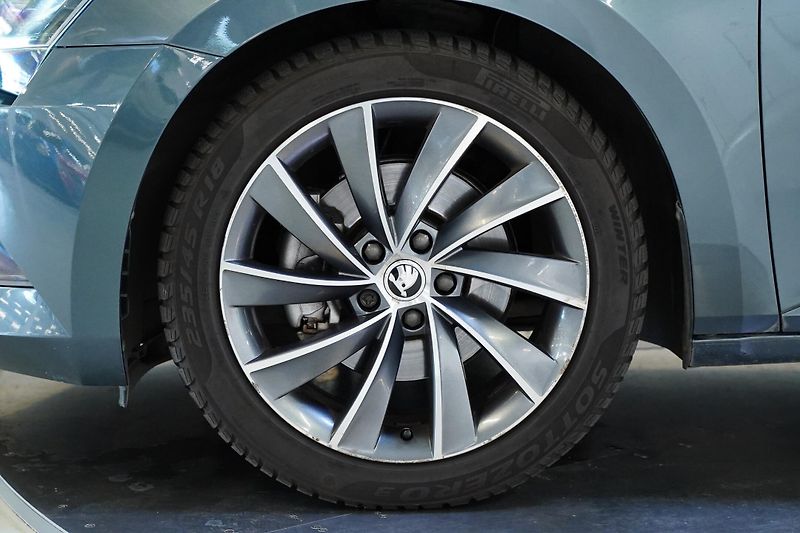 Škoda Superb - fotka 10 z 30