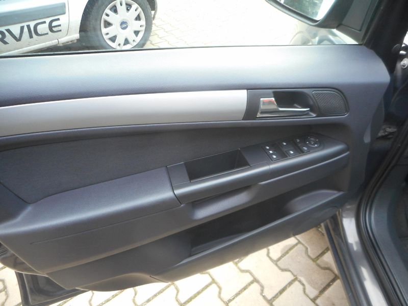 Opel Zafira (2012) 1,8-VYHŘ.SED.-TAŽNÉ-TEMPOMAT - fotka 9 z 20