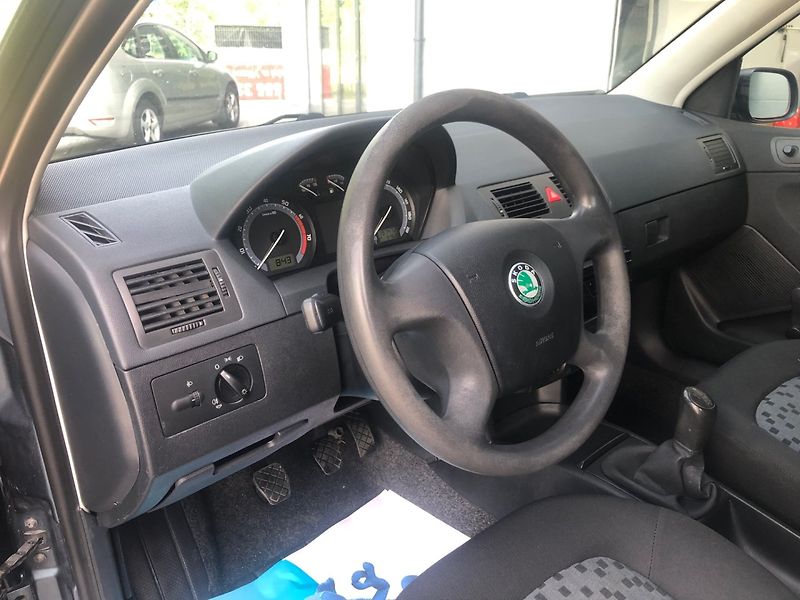 Škoda Fabia (2005) 1.4 16V - fotka 14 z 31