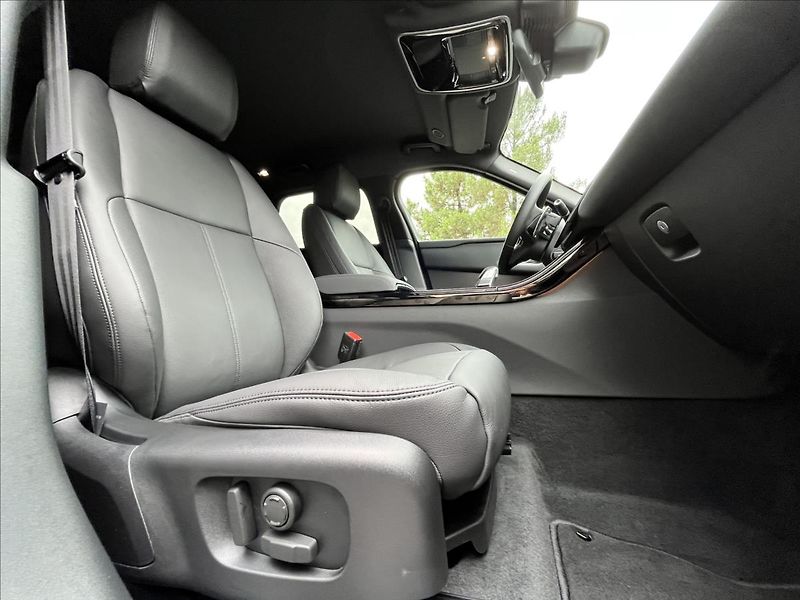 Land Rover Range Rover Velar (2026) 2,0 D200 S AWD* - fotka 29 z 30