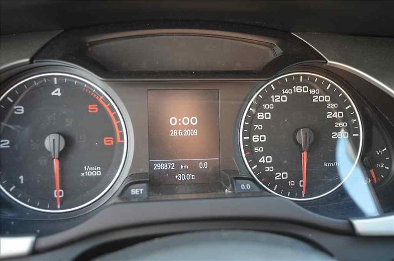 Audi A4 (2010) AVANT 2,0 TDI - fotka 19 z 24