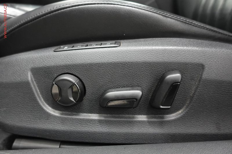 Škoda Superb (2017) 2.0TDi, L&K, DSG, bixen, kůže - fotka 22 z 24