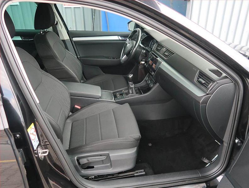 Škoda Superb (2017) Ambition Plus 2.0 TDI, Navi - fotka 9 z 21