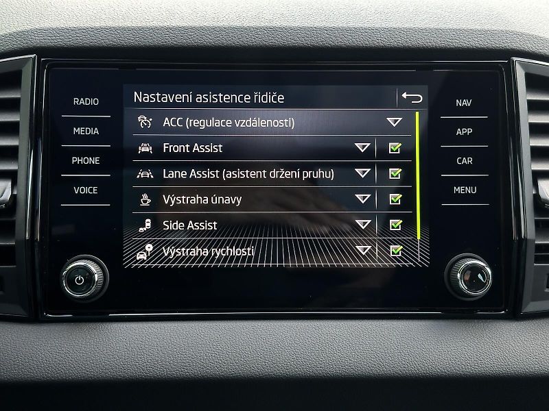 Škoda Karoq 2.0TDi 4x4 DSG 150PS Sportline - fotka 33 z 48