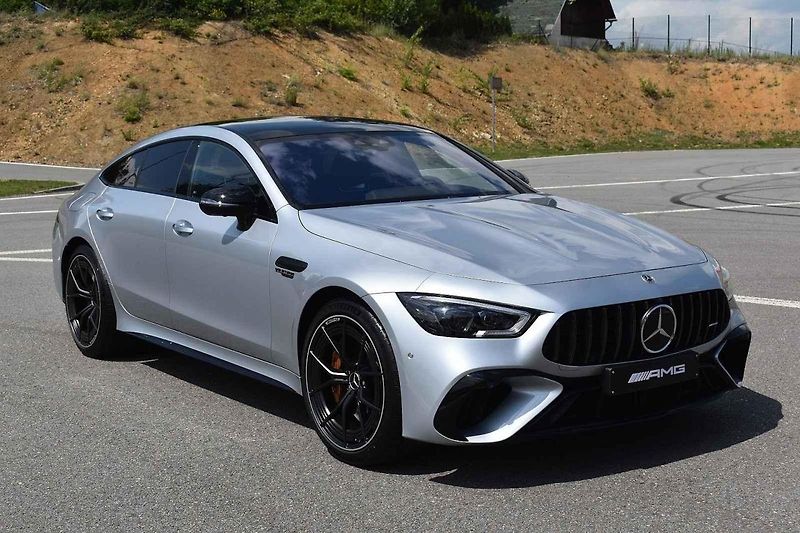 AMG SL je dnes poměrně univerzálním autem