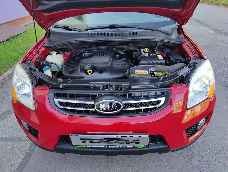 Kia Sportage 2,0 CRDi 4WD /servis/pneu - fotka 29 z 30