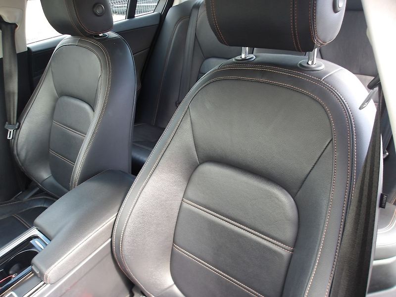 Jaguar XE 2,0D 120kW NAJ:133000km !!! - fotka 18 z 34