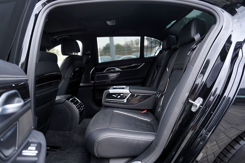 BMW Řada 7 740d xDrive/Laser/M paket/20/Č - fotka 33 z 50