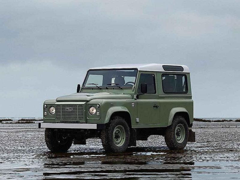Land Rover Defender Adventure.