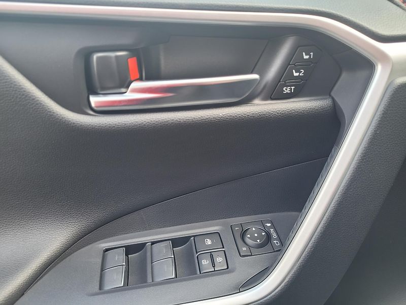 Toyota RAV4 (2025) PHEV - Executive JBL - fotka 6 z 16
