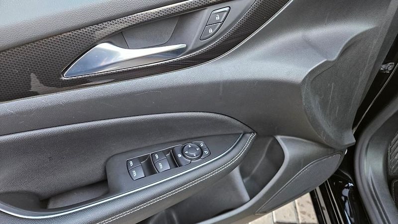 Opel Insignia (2021) 2.0i Turbo 125 kW AT9 Elegance - fotka 15 z 31