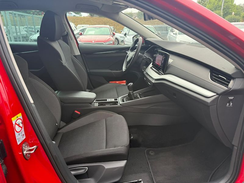 Škoda Octavia Selection 1.5 TSI 85 kW Combi - fotka 9 z 26