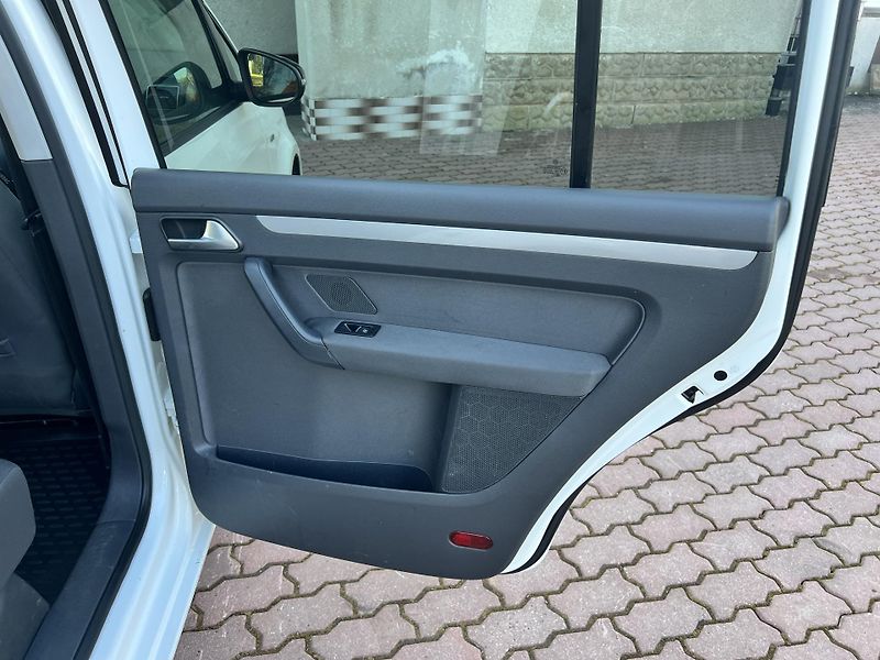 Volkswagen Touran 1.6TDI 77KW,MATCH,NAVI,DSG,DIG - fotka 20 z 46