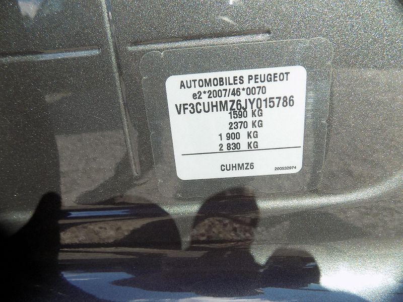Peugeot 2008 1,2I 60 KW ACTIVE, TAŽNÉ, ČR - fotka 36 z 41
