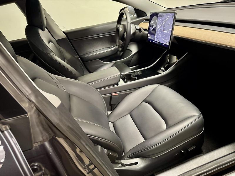 Tesla Model 3 LONG RANGE 4x4 1 MAJITEL - fotka 44 z 46