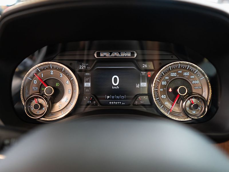 Dodge RAM (2022) 5.7 Longhorn RAMBOX Multitail - fotka 22 z 40