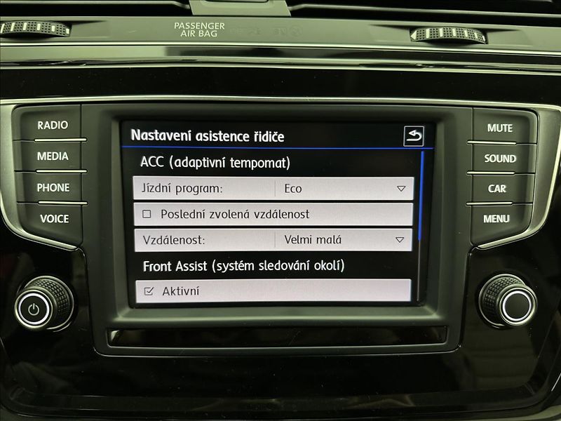 Volkswagen Touran 1,4 TSi 110kW DSG ACC 5MÍST CZ - fotka 19 z 44