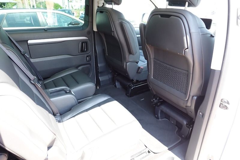 Toyota ProAce Verso 2.0 Diesel 177 - 8 AT VIP 7S S - fotka 13 z 38