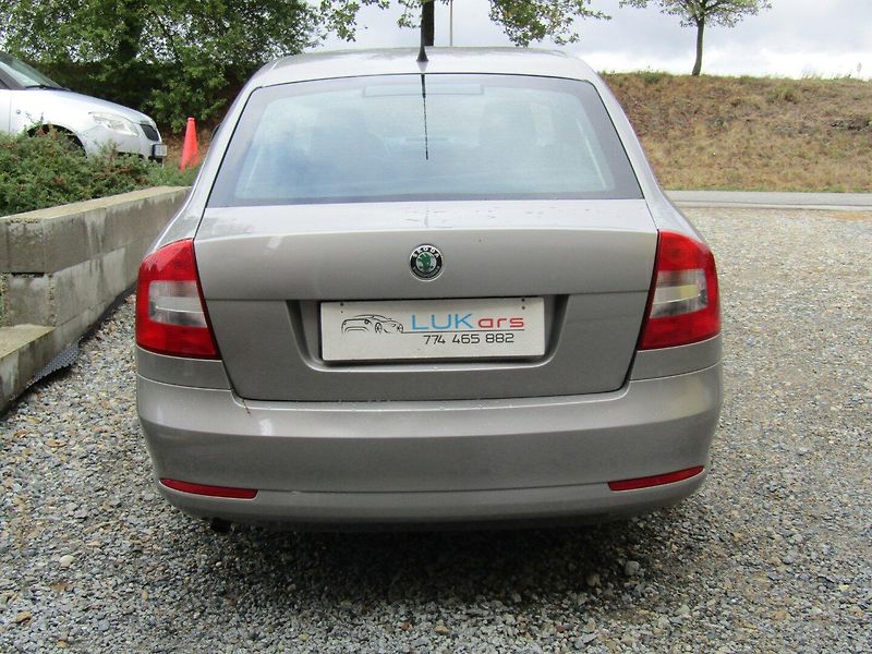Škoda Octavia (2009) 1.6 MPI 75kW 1.MAJITEL - fotka 12 z 35