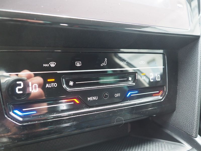 Volkswagen Passat (2020) 2.0TDI, 90kW - fotka 31 z 36