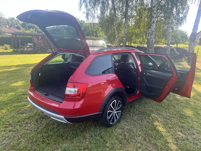 Škoda Octavia 2.0TDI 110KW,SCOUT,4x4,DSG,KůŽ - fotka 28 z 41